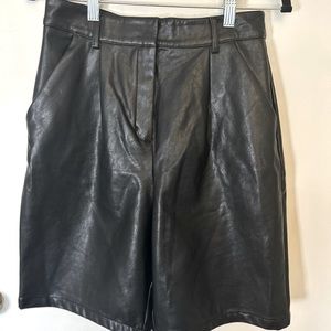 Faux leather Bermuda shorts